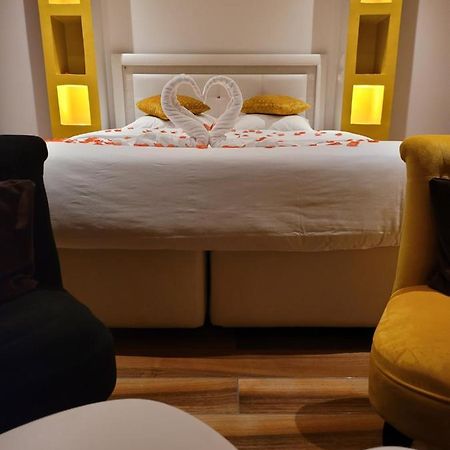 SPA Celyna appartement avec jacuzzi privatif Lyon Extérieur photo