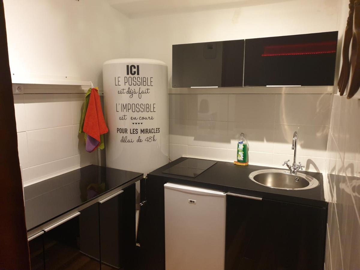 SPA Celyna appartement avec jacuzzi privatif Lyon Extérieur photo