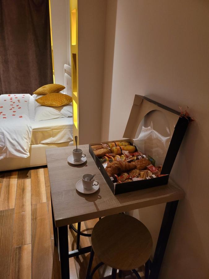 SPA Celyna appartement avec jacuzzi privatif Lyon Extérieur photo